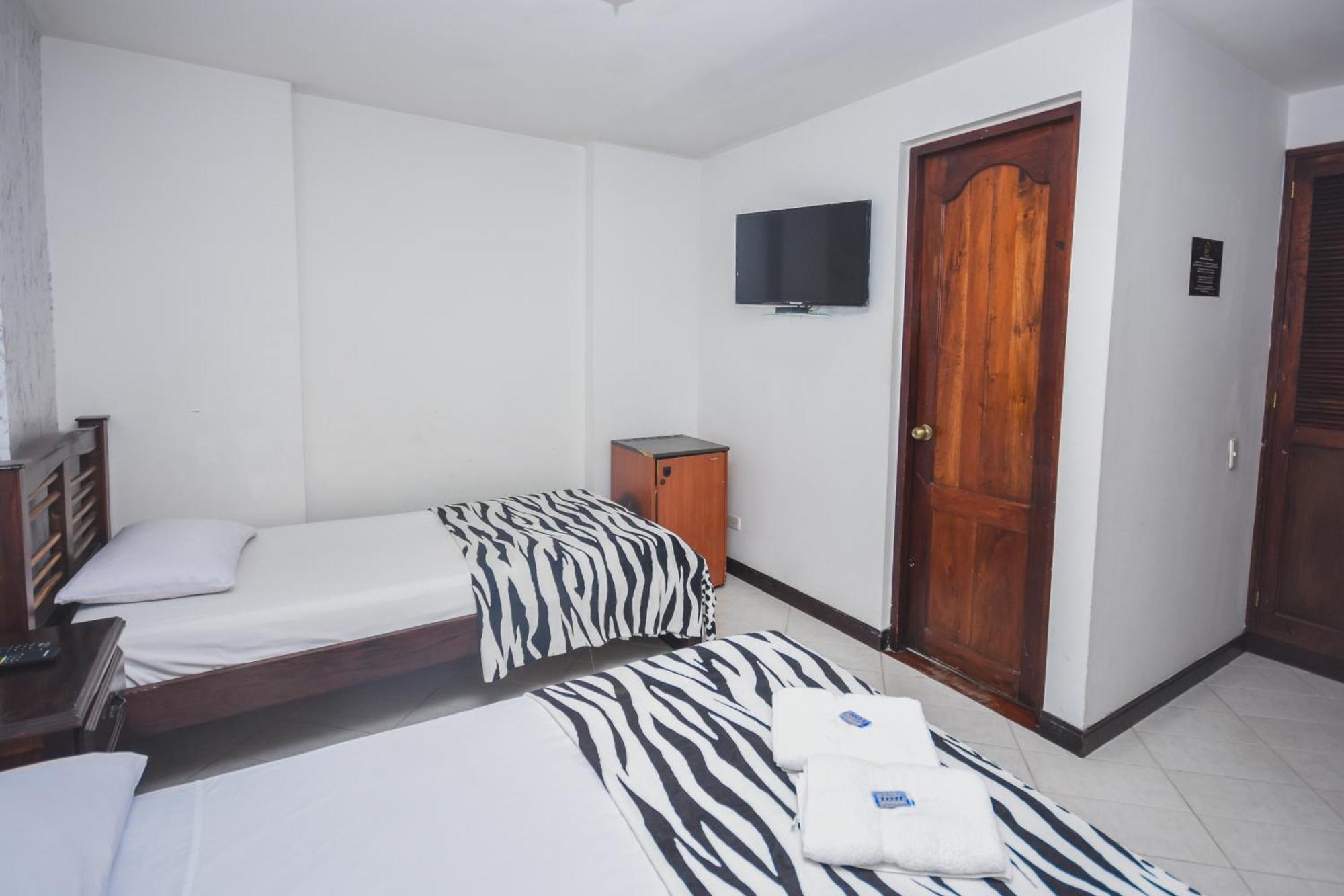 Hotel Estadio Real Medellin Bagian luar foto