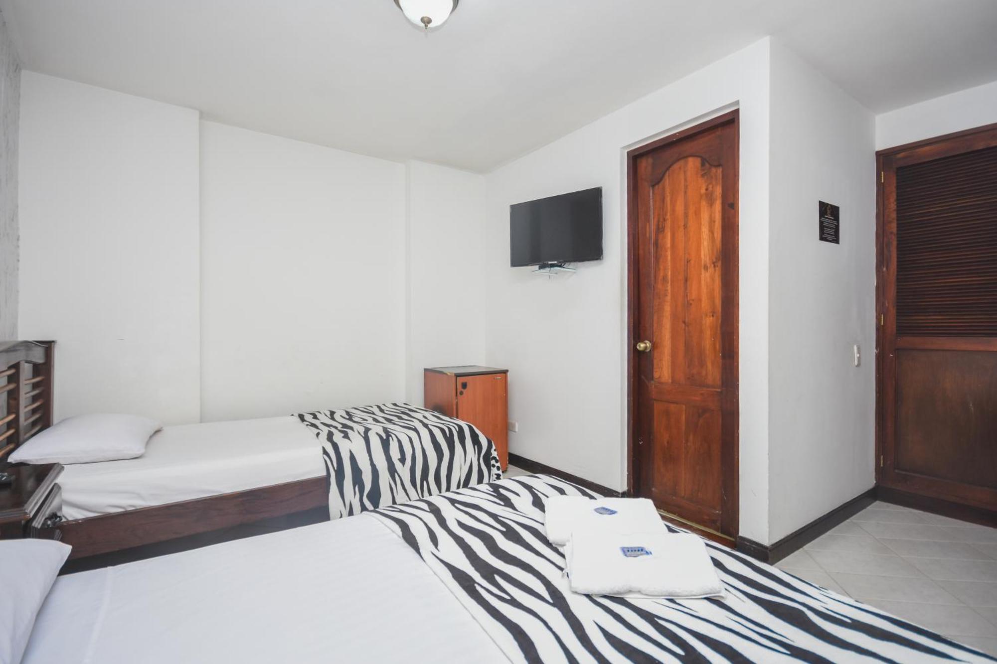 Hotel Estadio Real Medellin Bagian luar foto