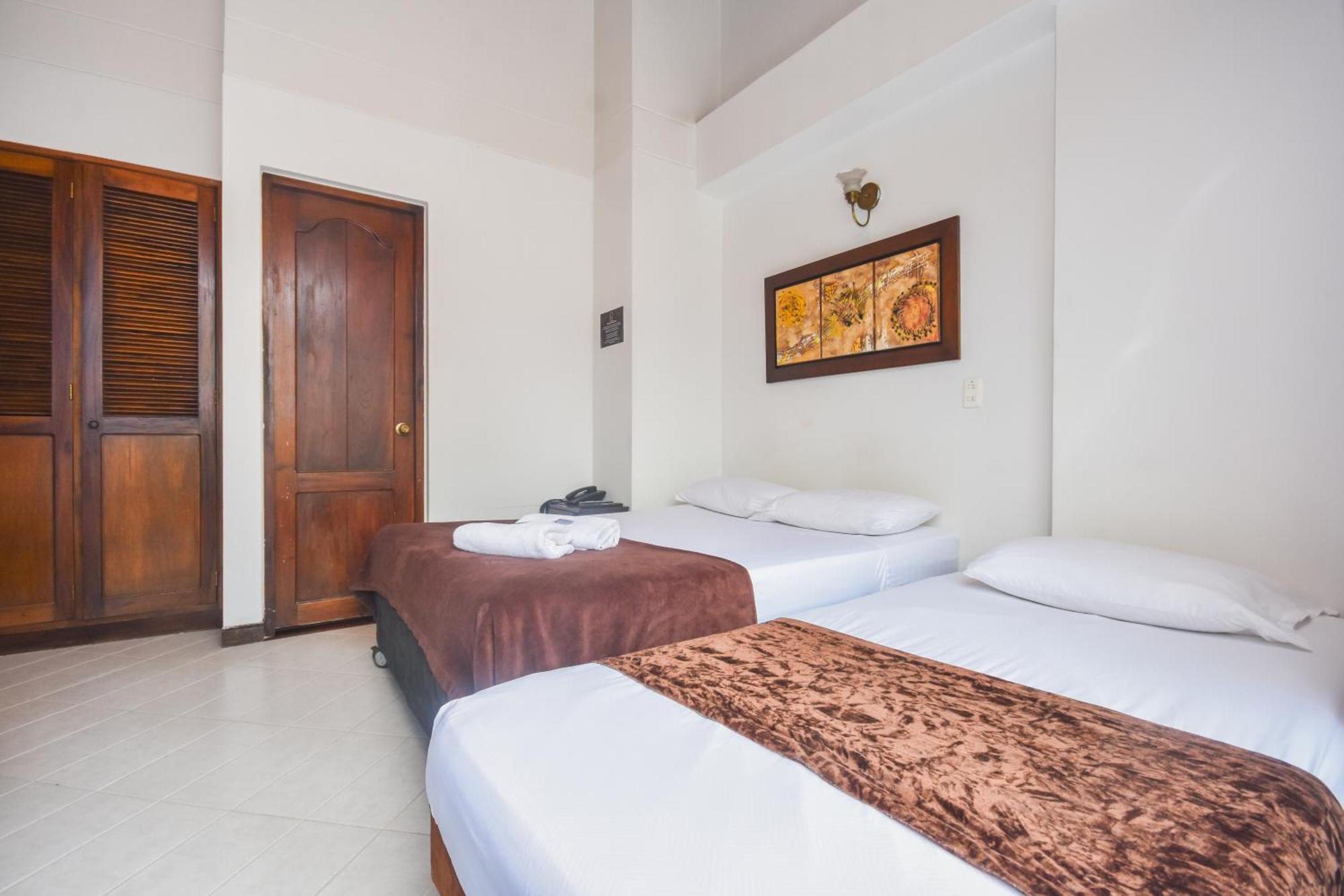 Hotel Estadio Real Medellin Bagian luar foto