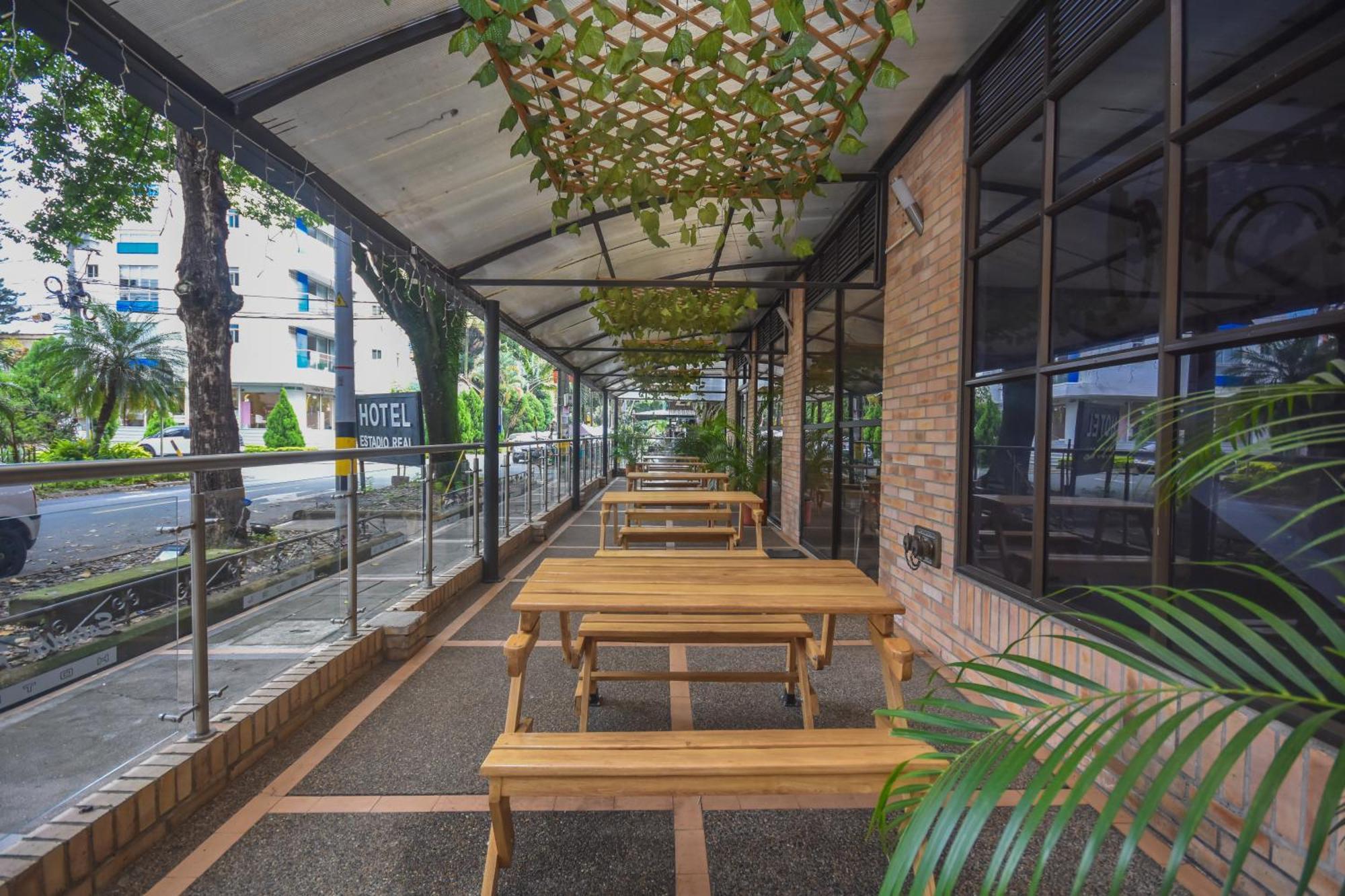 Hotel Estadio Real Medellin Bagian luar foto