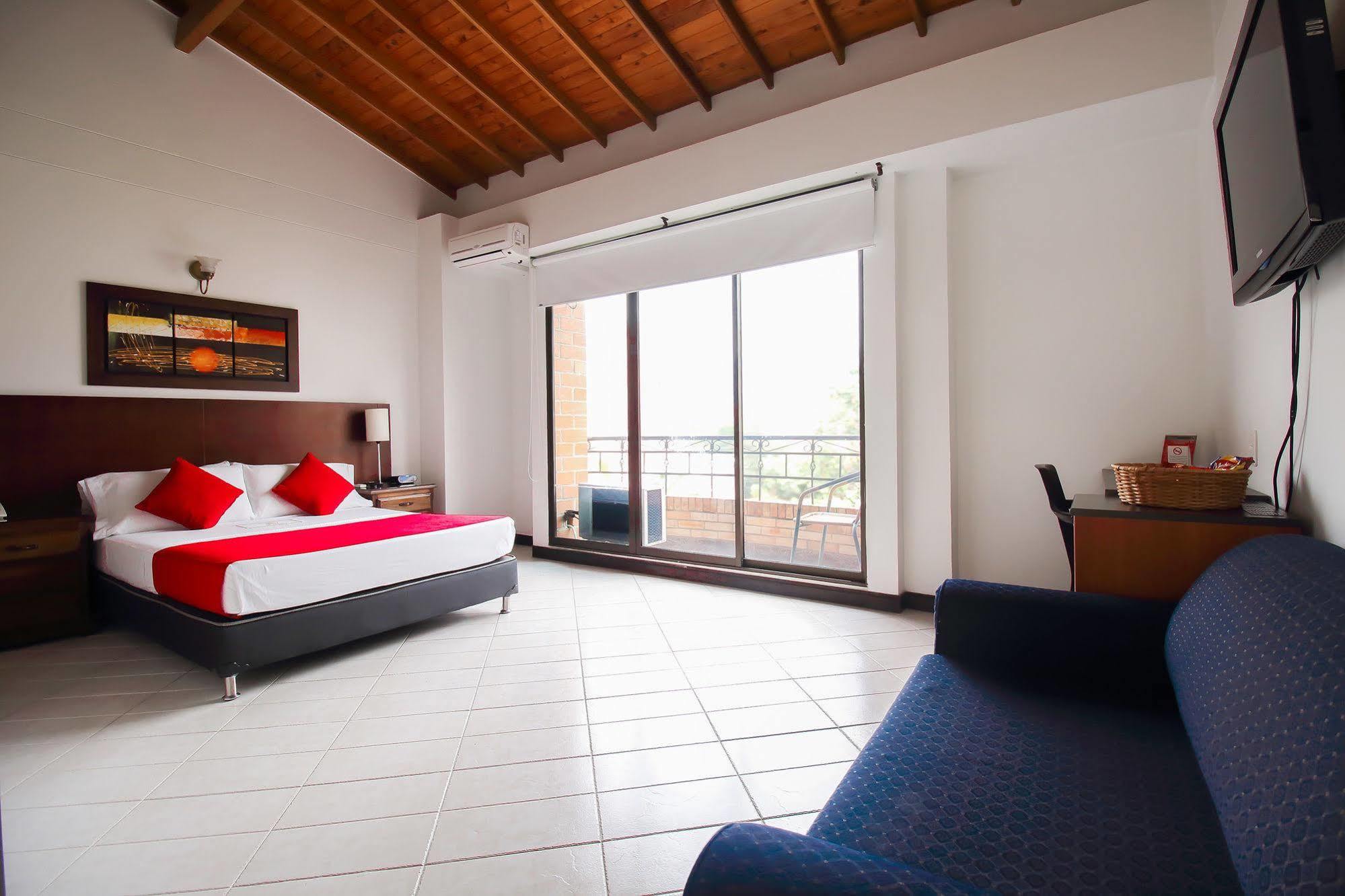 Hotel Estadio Real Medellin Bagian luar foto